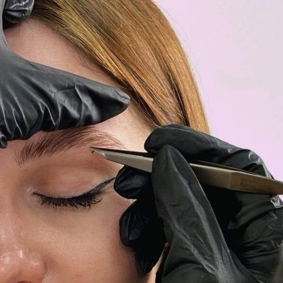 Коррекция бровей