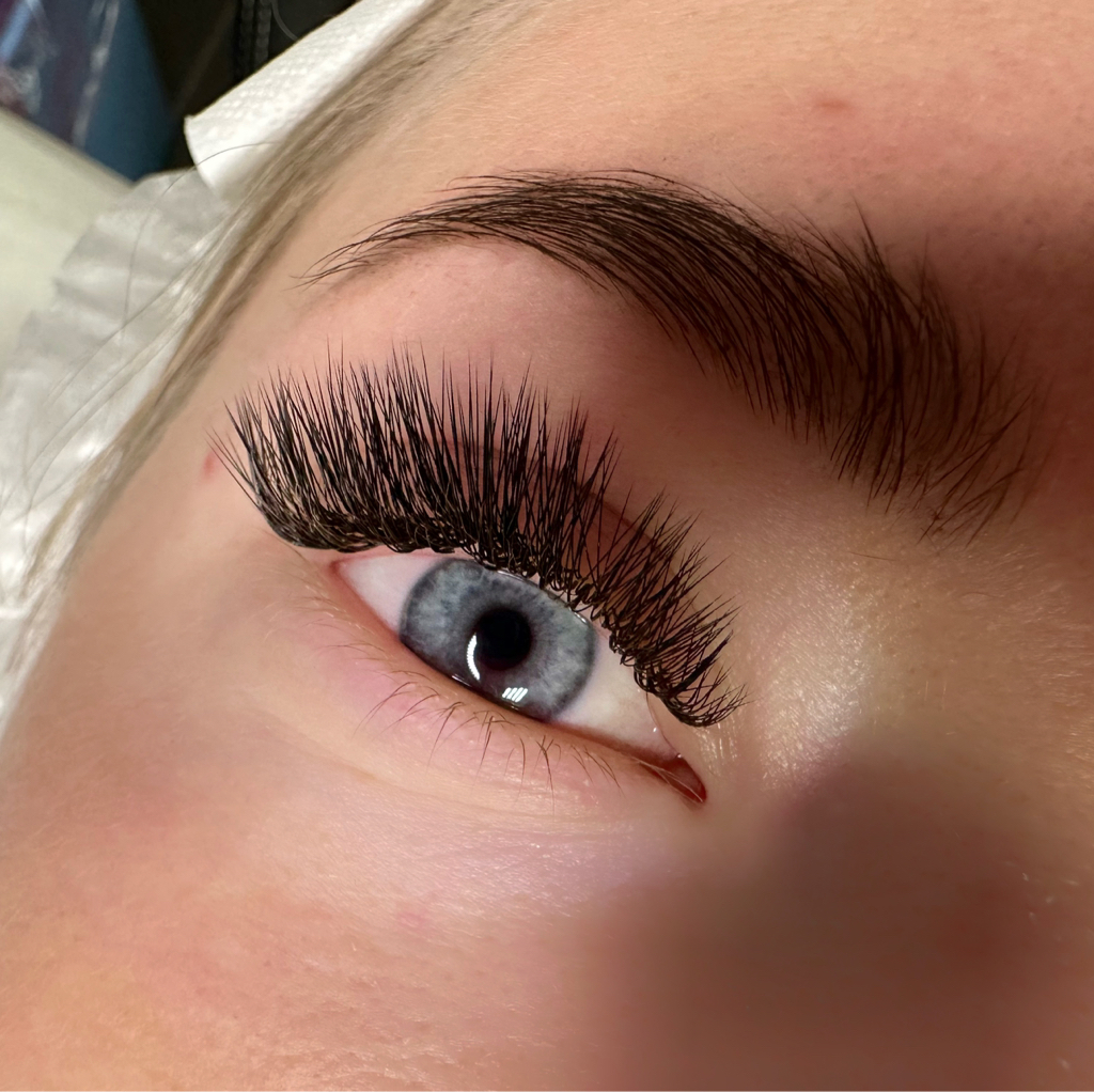 Наращивание ресниц 2D