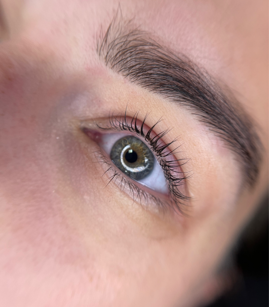 Архитектура бровей (коррекция+ окрашивание перманентной краской)