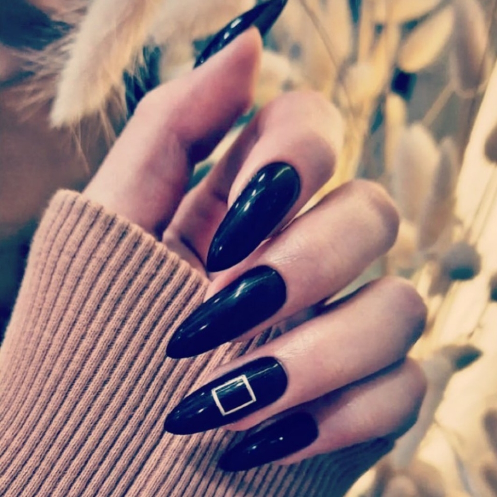 Дизайн 2х ногтей простой (слайтер, стемпинг, линии,блестки и т.п)