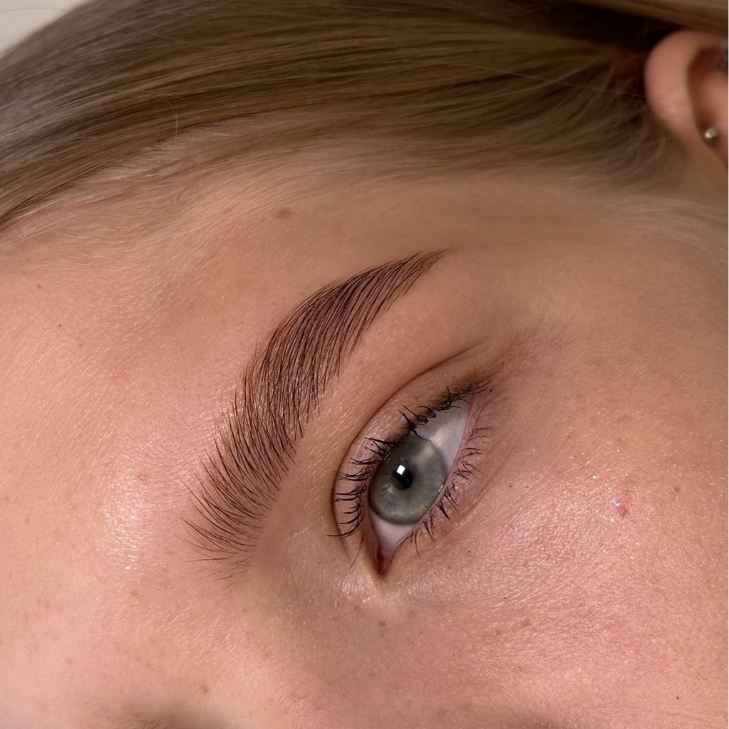 Долговременная укладка бровей с окрашиванием