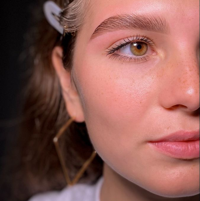 Коррекция с окрашиванием бровей