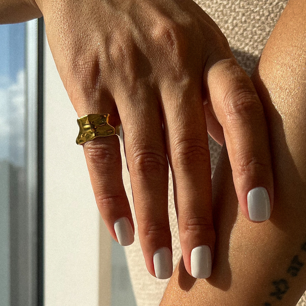 Маникюр пилочный + гель-лак (LUXIO, CND)