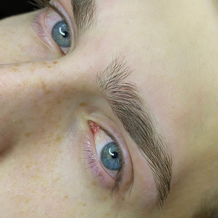 Мужская коррекция бровей