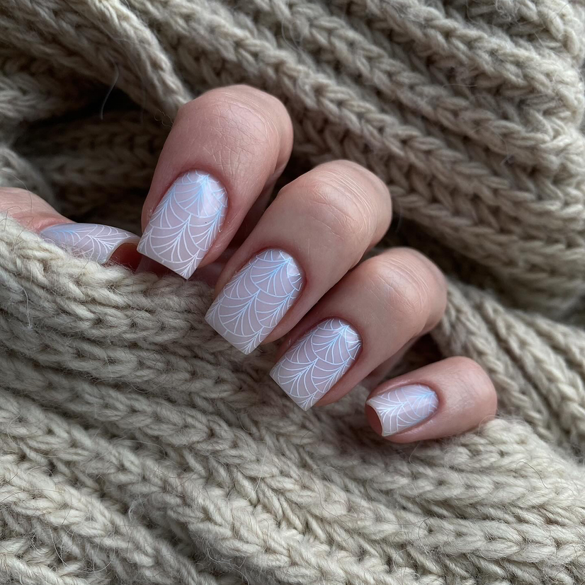 Маникюр с укреплением гелем и дизайн всех ногтей