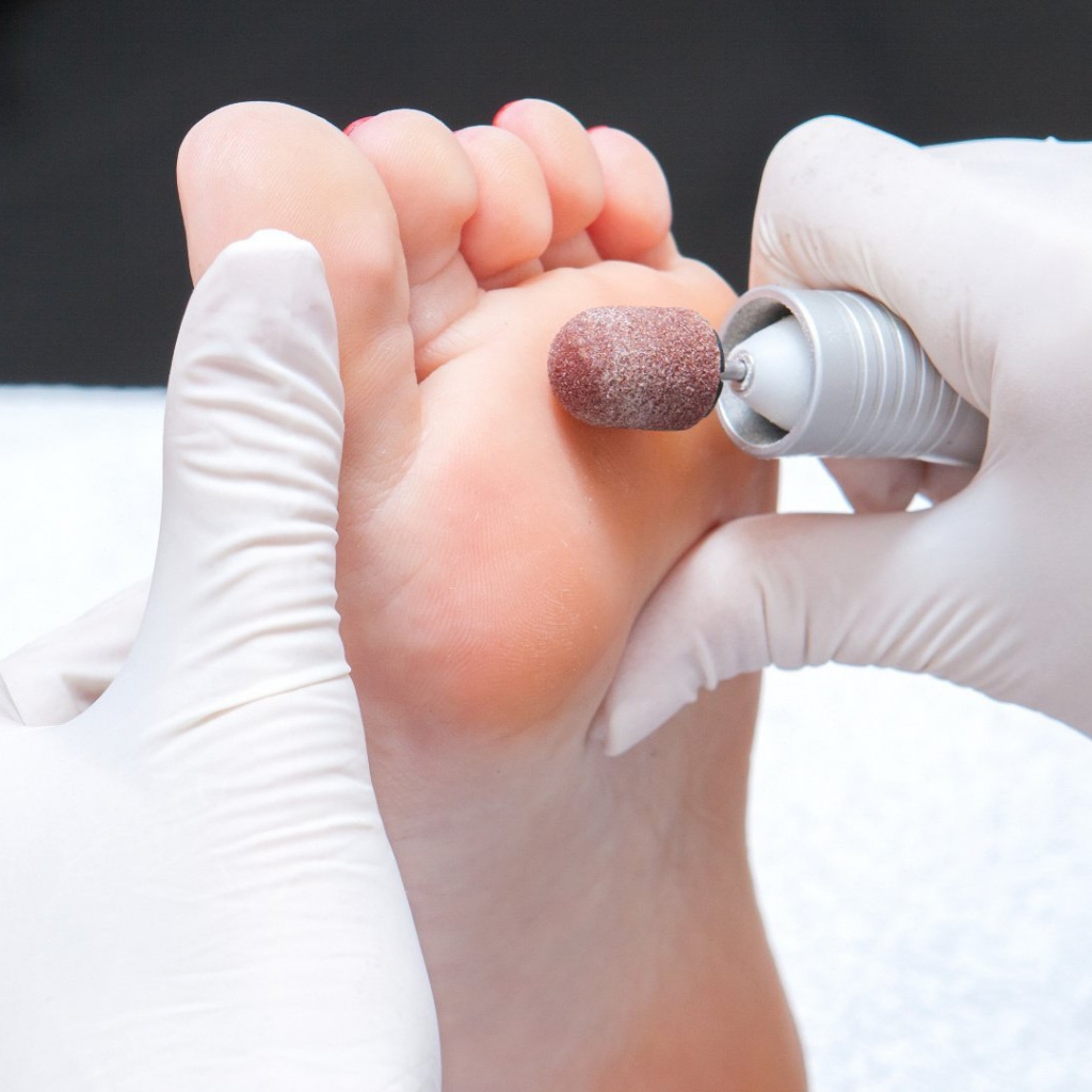 Аппаратный педикюр (пальчики + стопы) с покрытием LUXIO