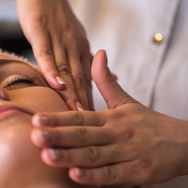 КЛАССИЧЕСКИЙ МАССАЖ ЛИЦА