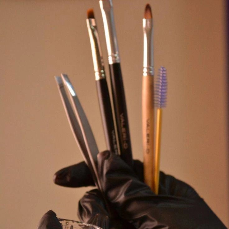 Архитектура и окрашивание бровей.