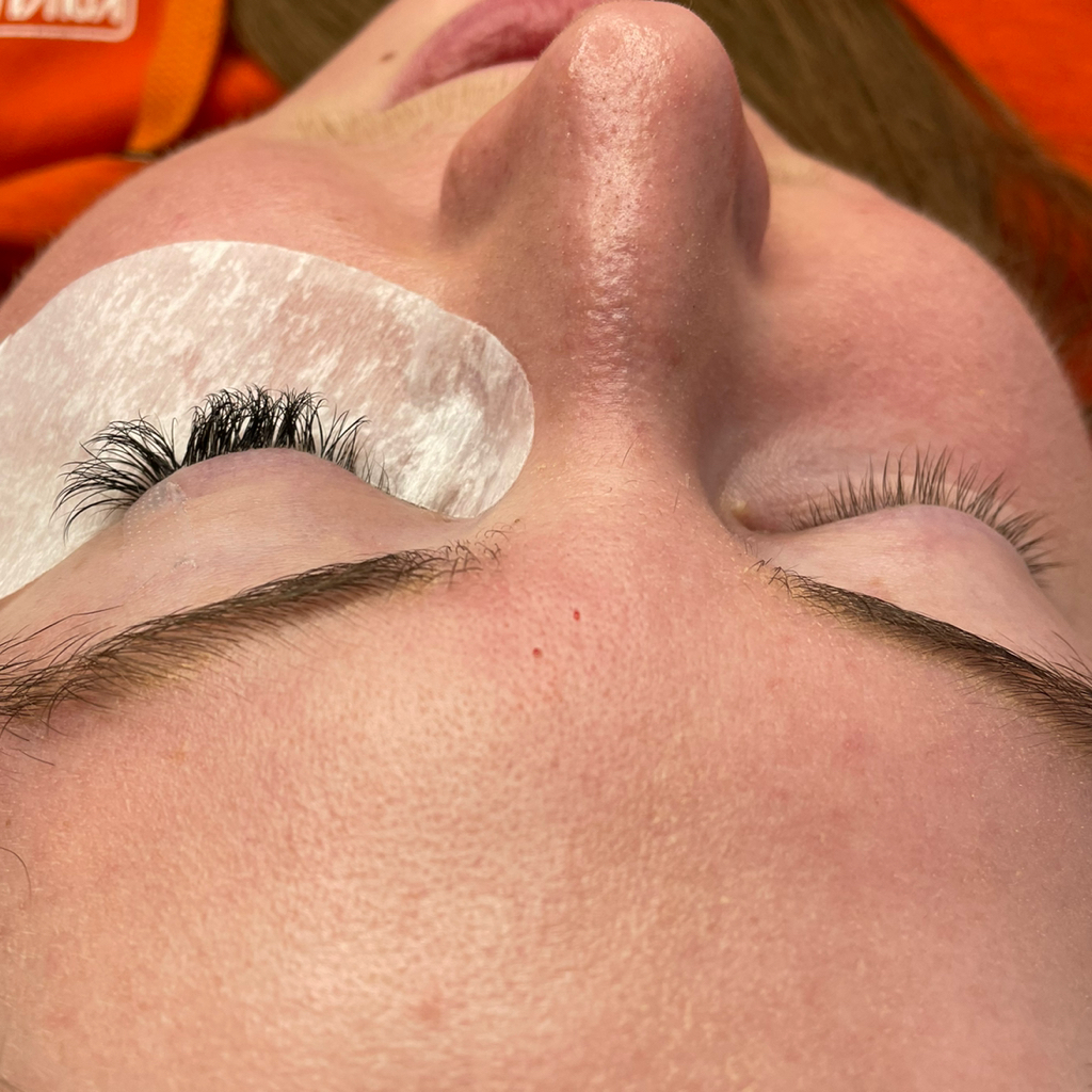 Снятие ресниц работы наших мастеров с последующим наращиванием