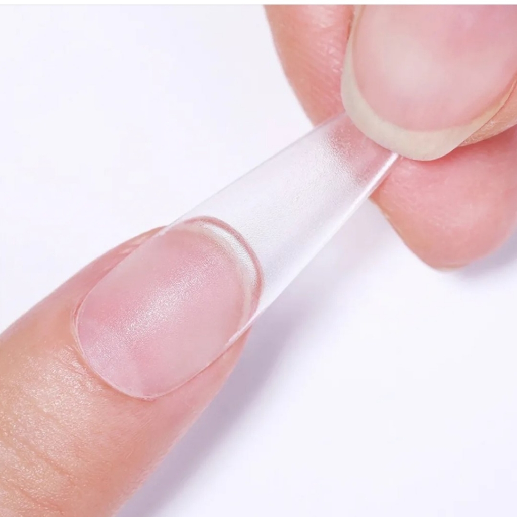 Наращивание сломанного ногтя ( во время процедуры )