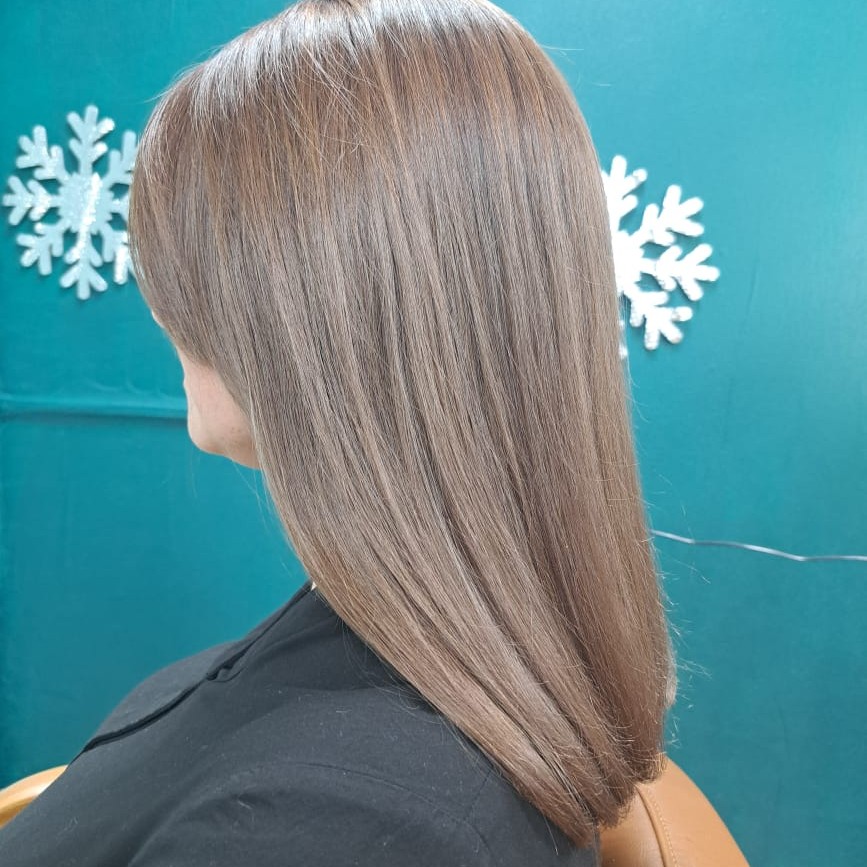 Окрашивание волос (ниже плеч).
Процедура проводится на красителях  Concepte, Geraprofesional, SenSiDo.