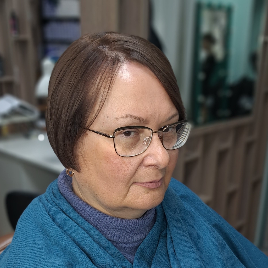 Окрашивание коротких волос
(Процедура проводится на красителях Concepte, Geraprofesional, SenSiDo).