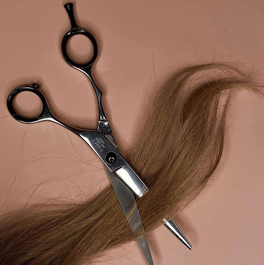 Женская стрижка (волосы средней длины)