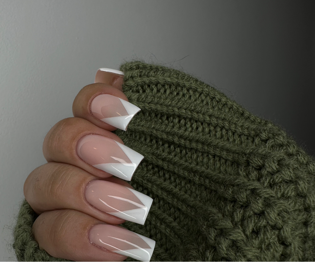 Наращивание ногтей(маникюр, наращивание, однотонное покрытие ).