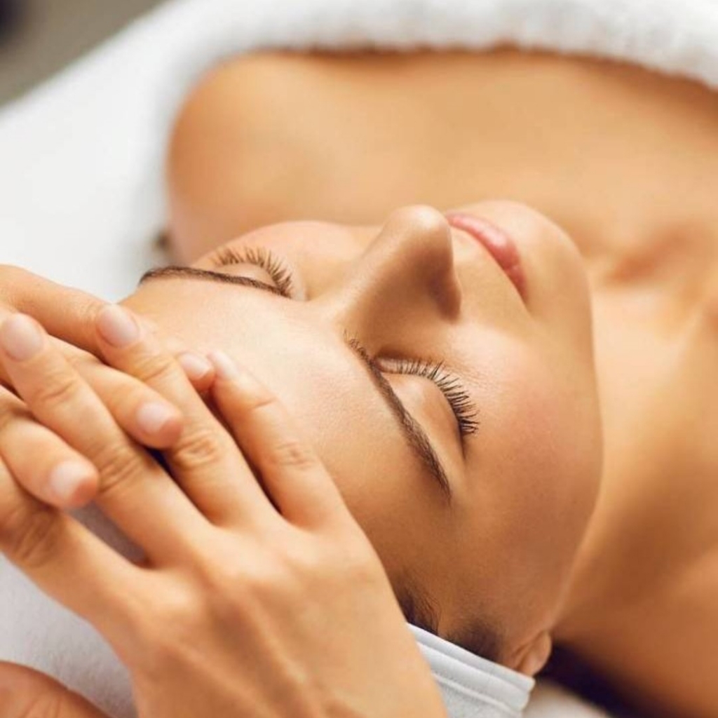 Массаж лица моделирующий