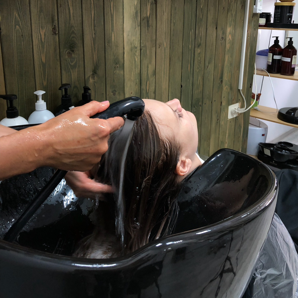 Мытье головы + проф. уход (500-800 руб.)