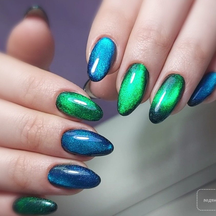 Маникюр  с покрытием Кошачий глаз