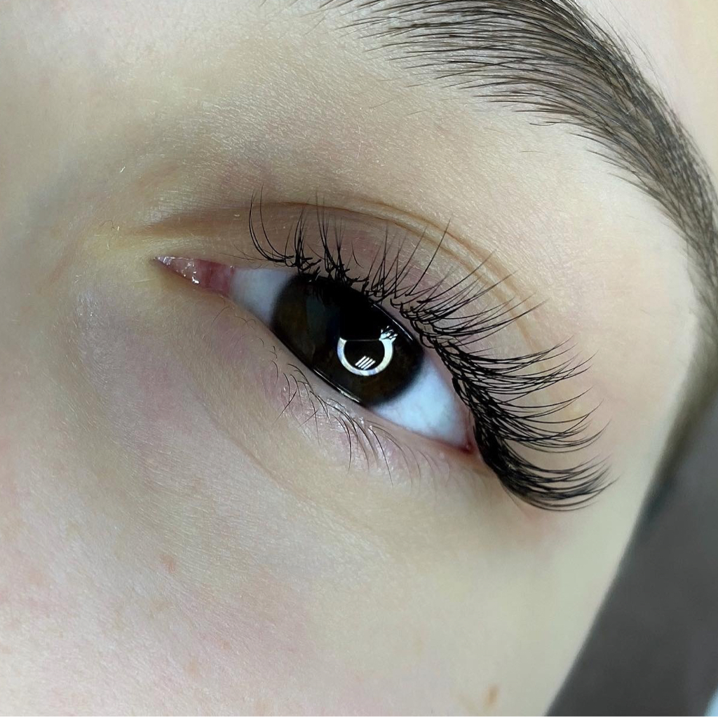 Классическое наращивание ( эффект накрашенных ресниц)