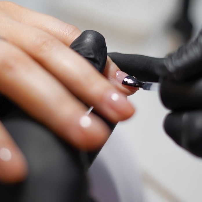 Покрытие обычным бесцветным/цветным лаком