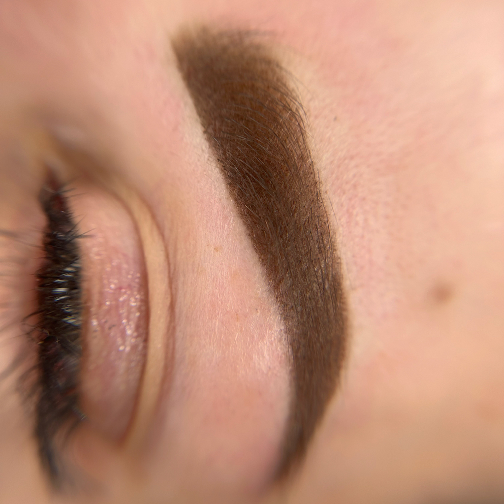 Коррекция бровей