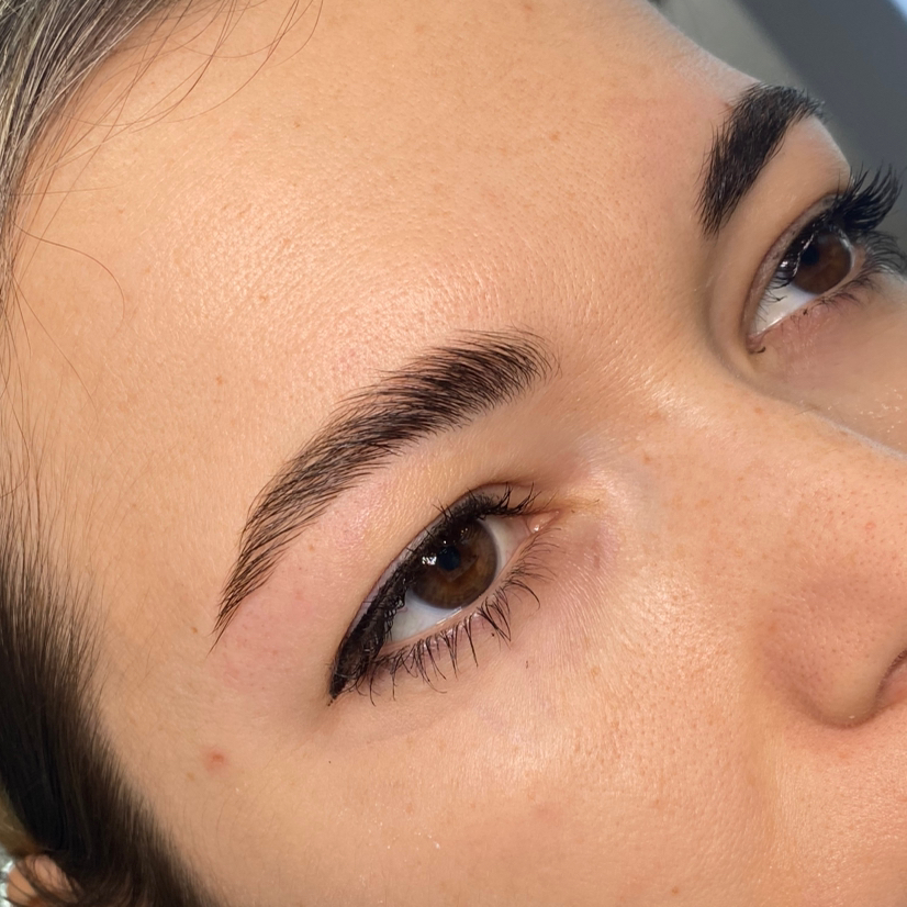 Коррекция бровей