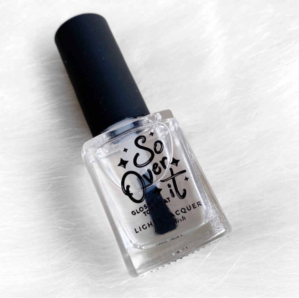 Покрытие прозрачным лаком