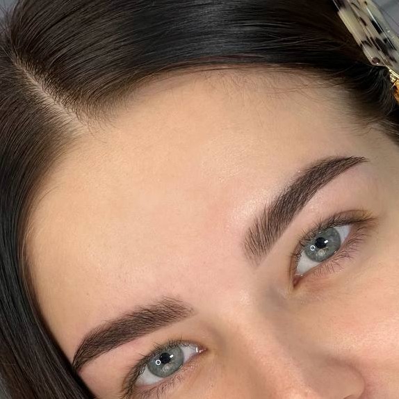 Коррекция, окрашивание бровей