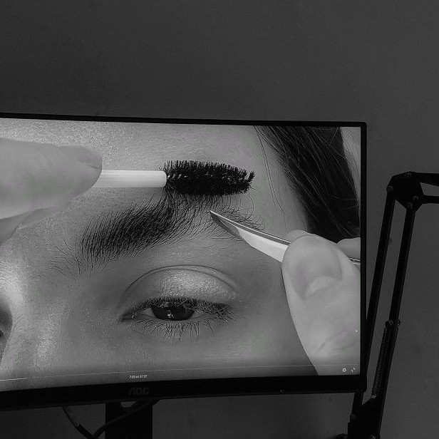 Прореживание бровей (коррекция внутри формы)