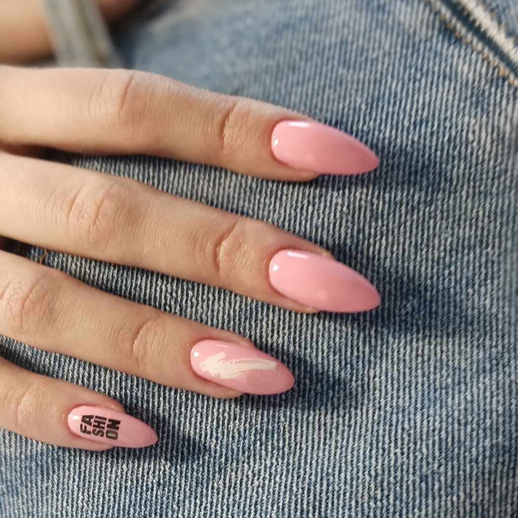 Средняя длина Маникюр с покрытием гель-лак