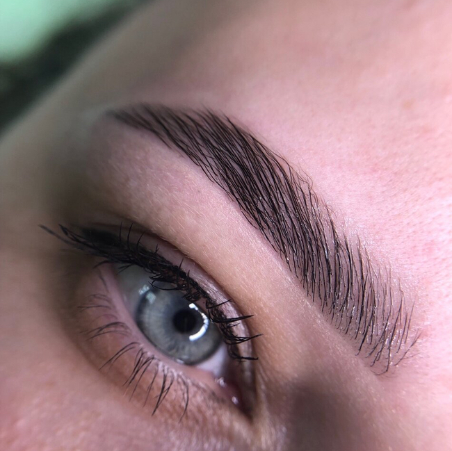 Коррекция бровей