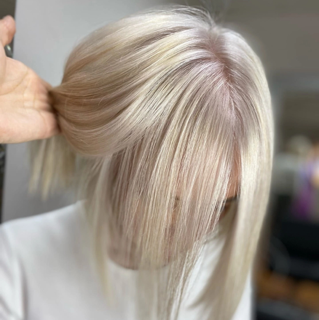 ТОТАЛ БЛОНД (обесцвечивание прикорневой зоны, тонирование в желаемый цвет) стоимость рассчитывается индивидуально!