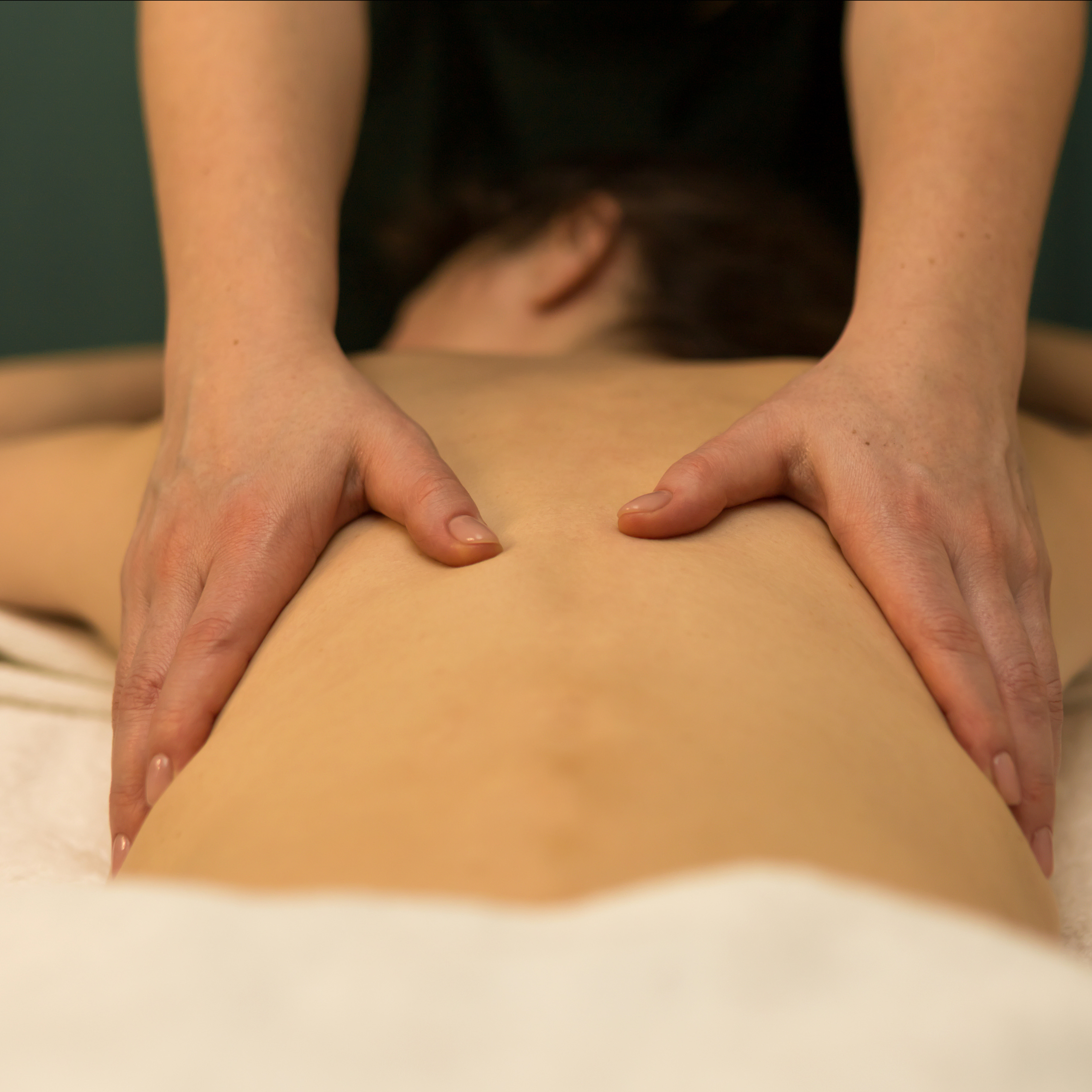 Комплексный массаж спины, шеи и плеч