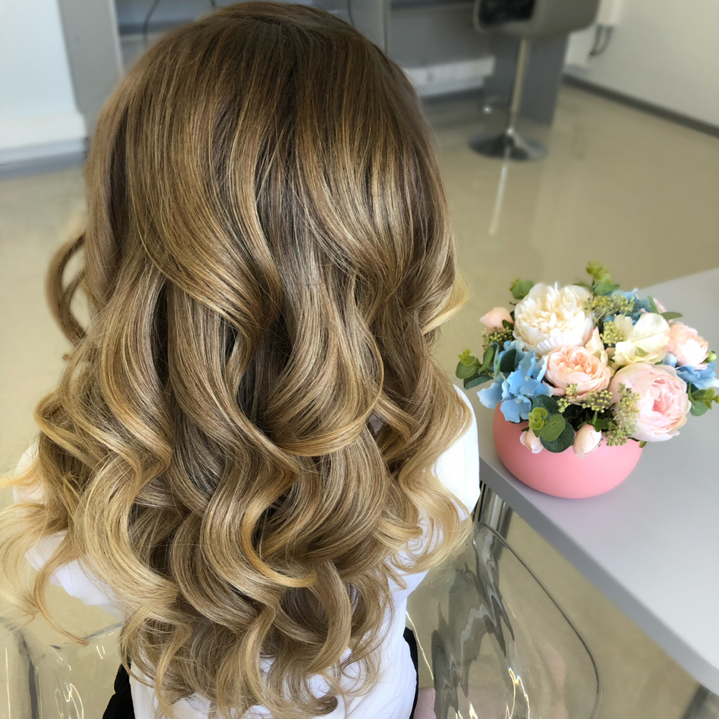 Локоны ( стоимость зависит от длины и густоты волос ) «От» 1800₽