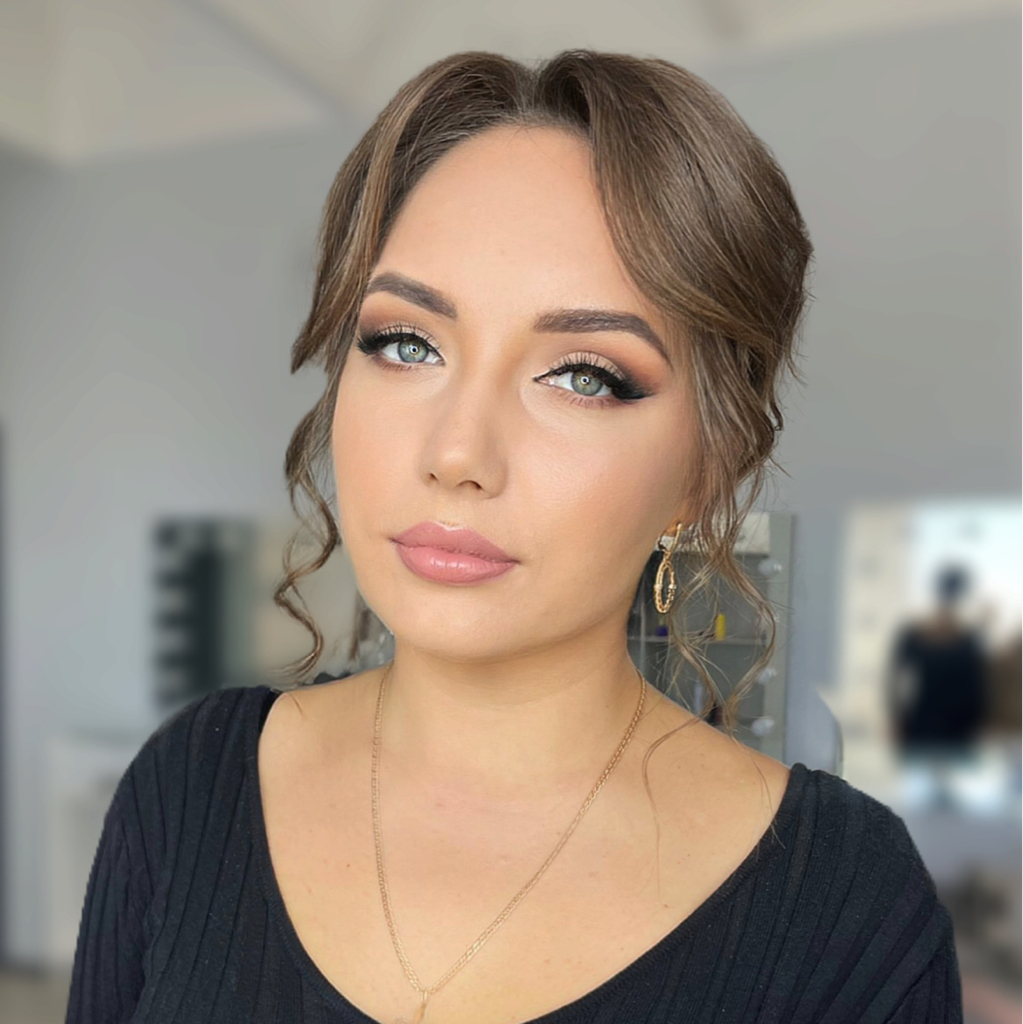 Макияж и прическа ( собранная) стоимость зависит от варианта и длины волос . Указан «От»