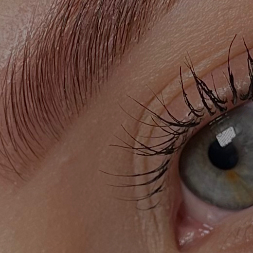 Коррекция бровей