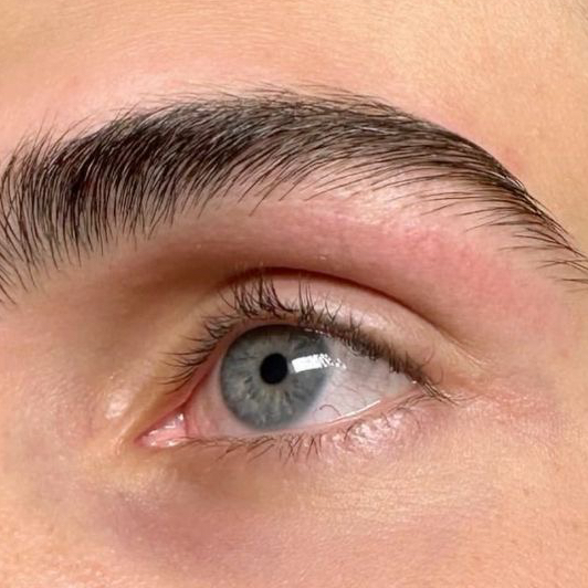 Мужская коррекция бровей