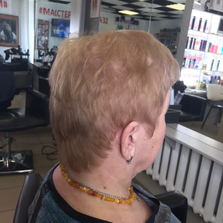 Окрашивание  волос в один тон. Короткая длина или только корни