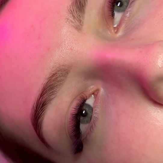 Наращивание ресниц 3D