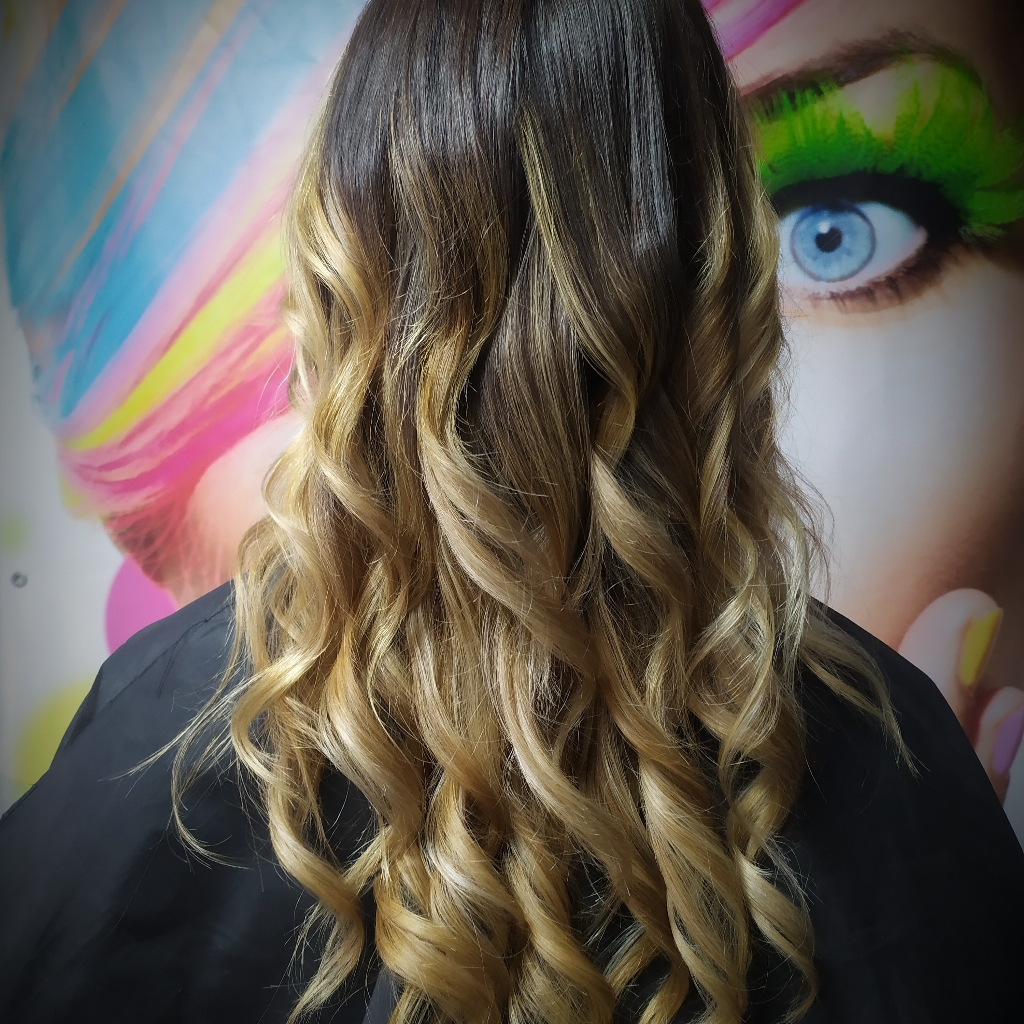 Укладка. Выпрямление, локоны, гофре. До плеч.