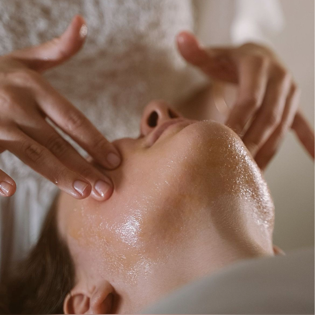 Классический массаж лица