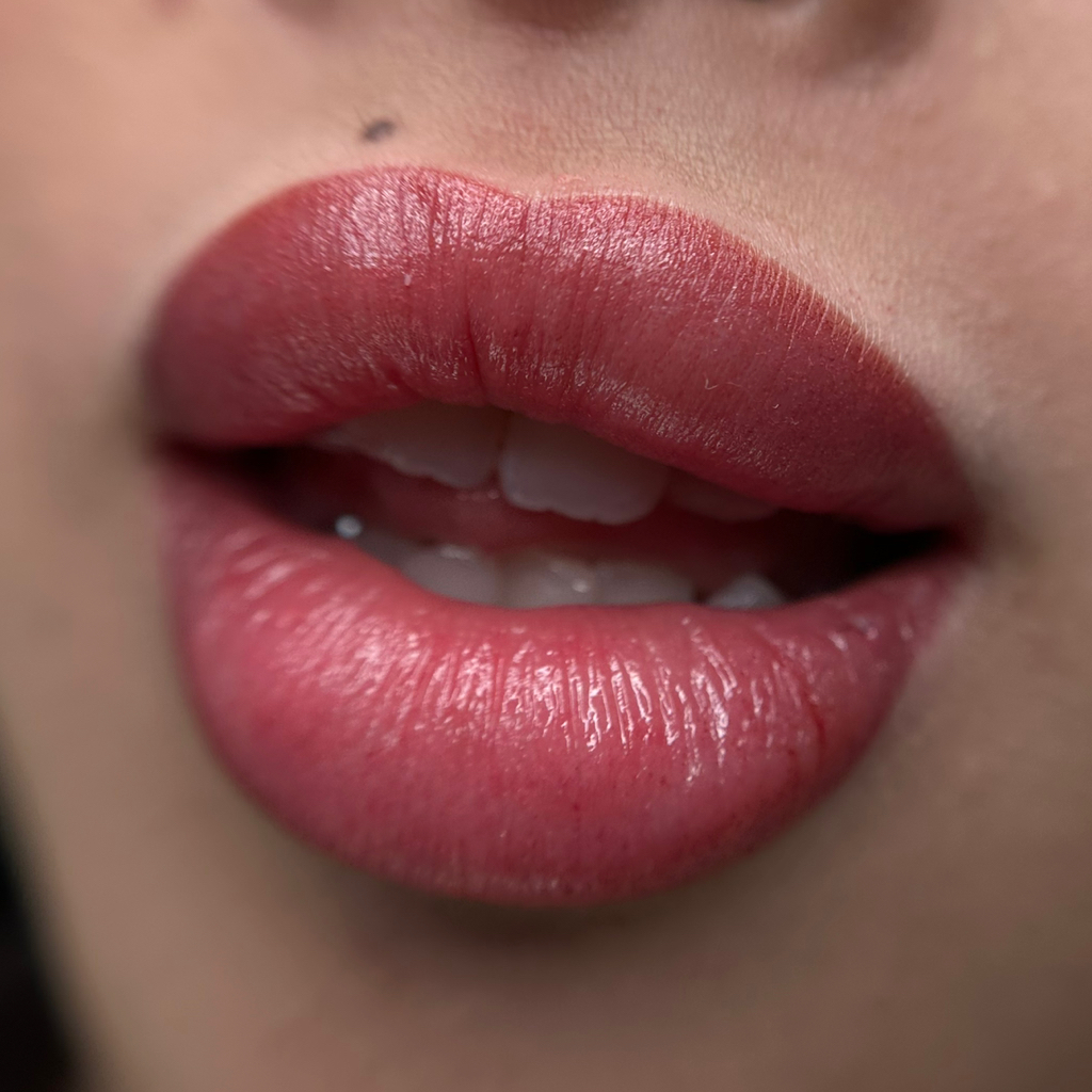 Перманентный макияж губ