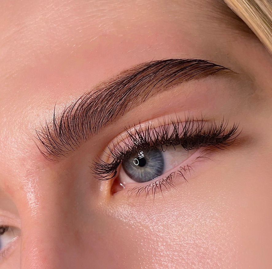 Окрашивание бровей