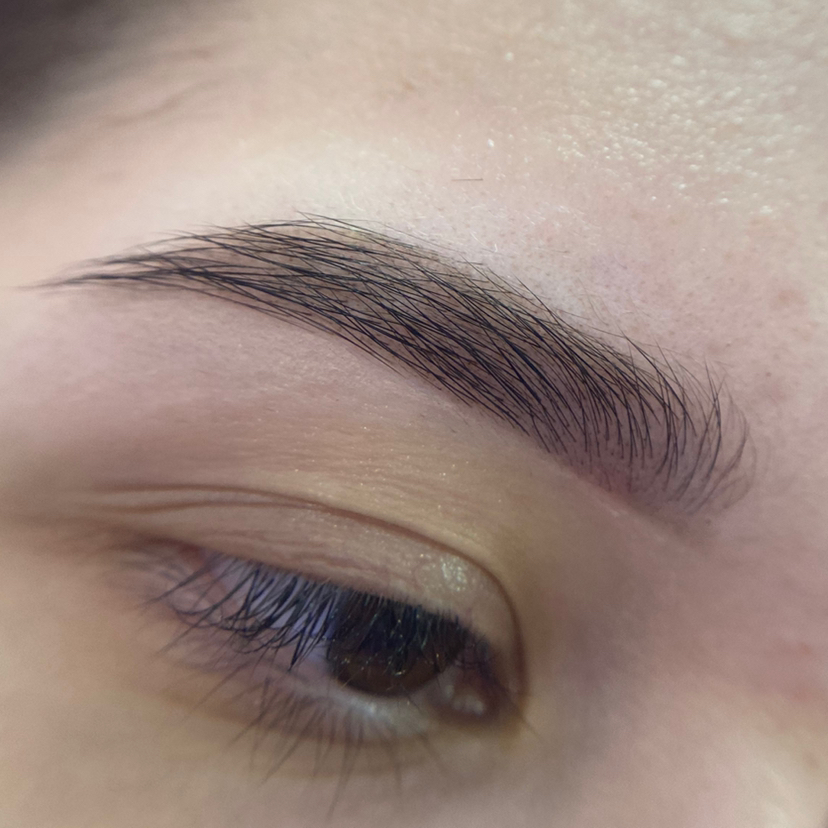 Коррекция бровей (ниткой, воском, пинцетом)