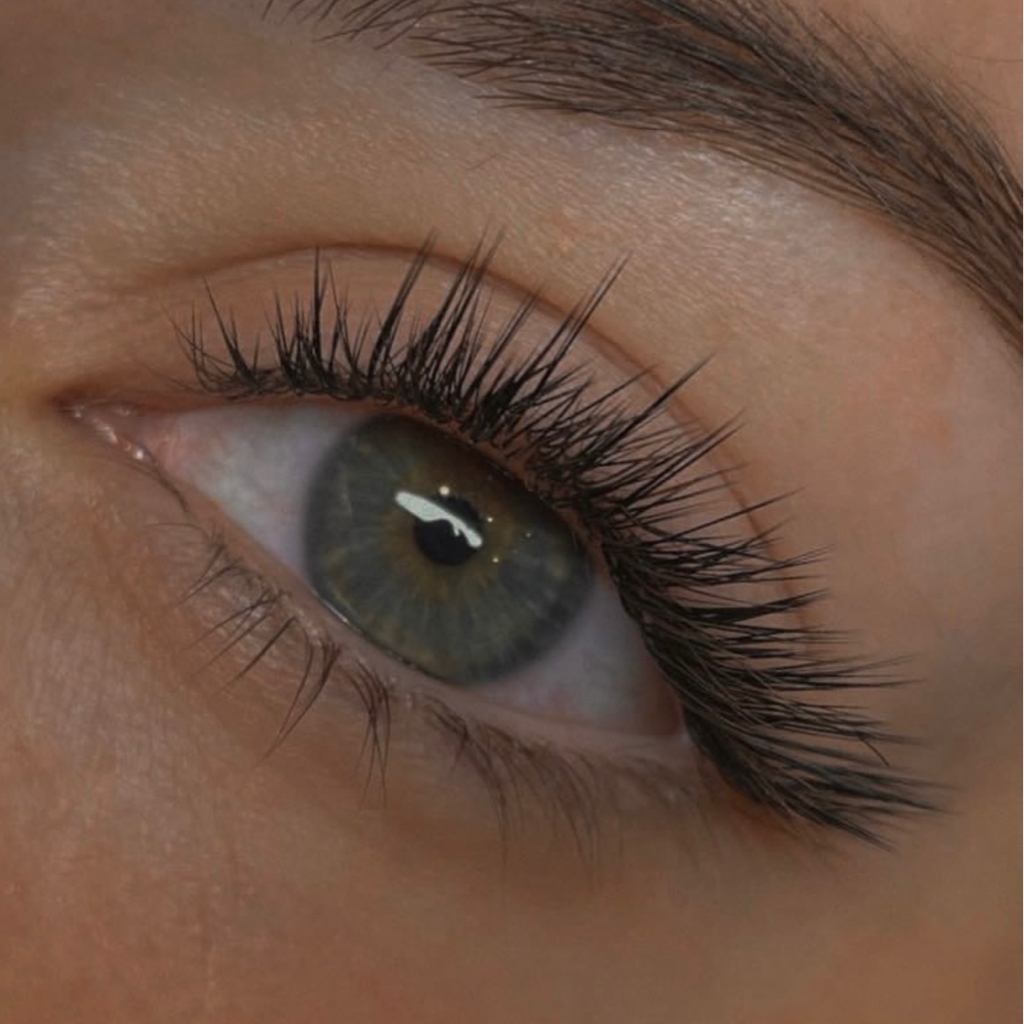 Наращивание ресниц двойной объём