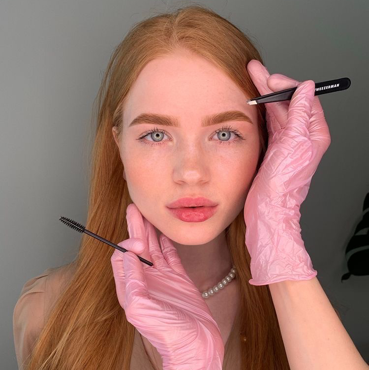 БРОВИ 
Комплекс XL  
• коррекция  
• долговременная укладка
• окрашивание