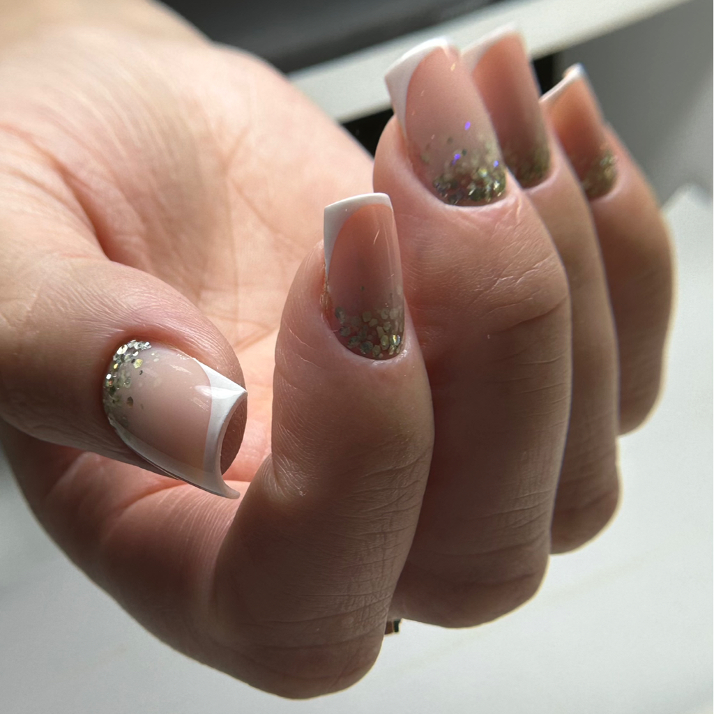 Моделирование ногтей (лёгкий дизайн входит в стоимость)