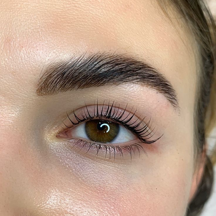 Выгодный комплекс «Ламинирование ресниц + Ламинирование бровей (с коррекцией и окрашиванием)»