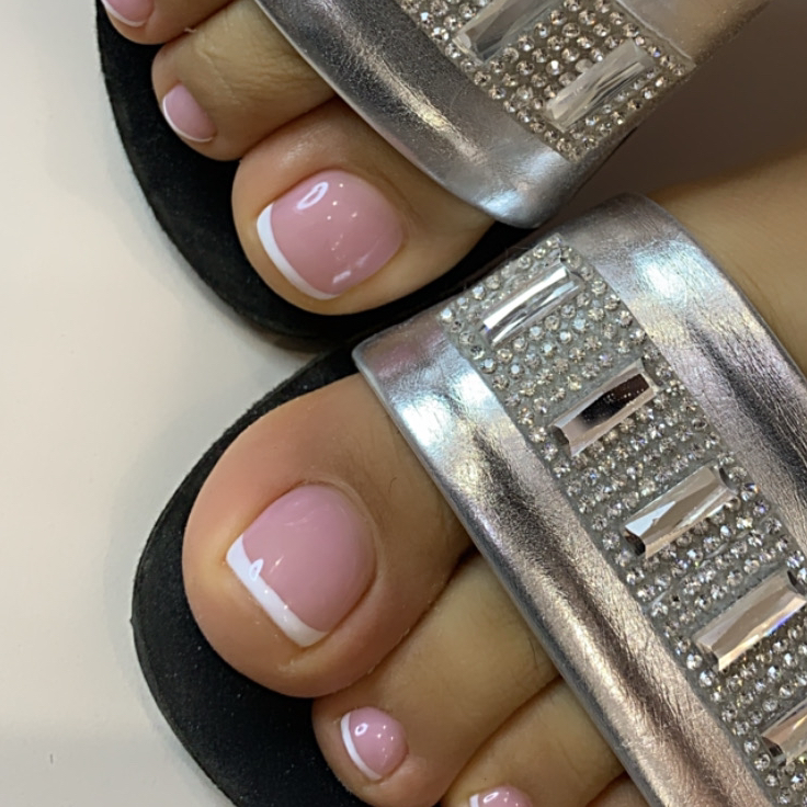 Педикюр с покрытием гель лаком без обработки  пяток