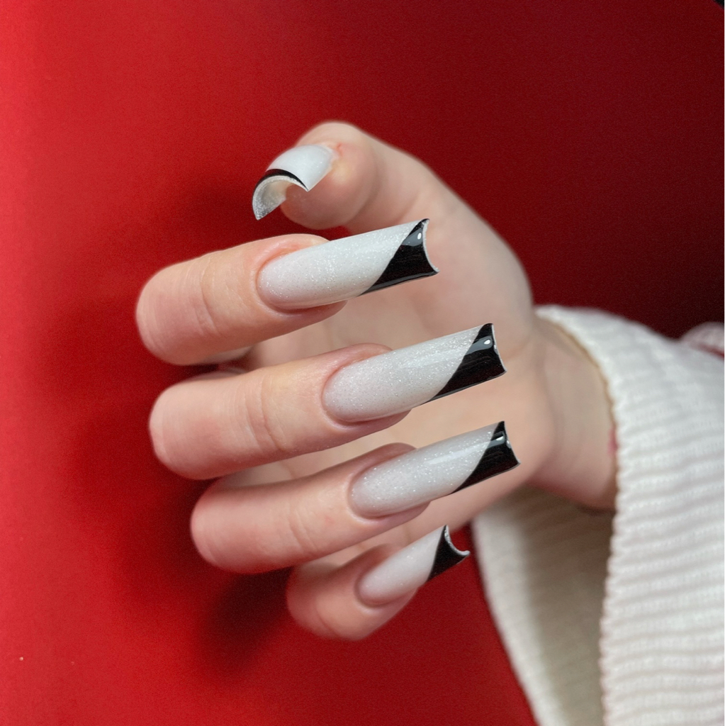 Коррекция наращивания+легкий дизайн до 4-х ногтей