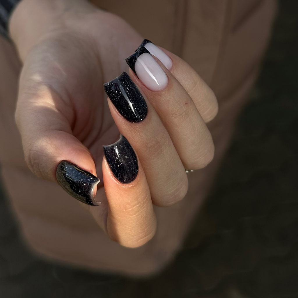 Маникюр с покрытием гель-лак однотонное / легкий дизайн